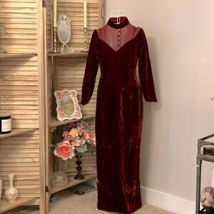 Stunning Vintage 90’s Burgundy Velvet Long Sleeve Mock Neck Gown Gothic Sz Small